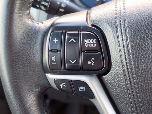 Used 2017 Toyota Sienna XLE Premium FWD image 17