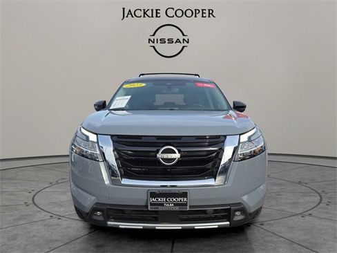 Certified 2023 Nissan Pathfinder SL image 8