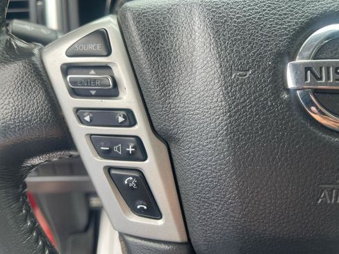 Used 2017 Nissan Titan SL AWD/4WD image 16