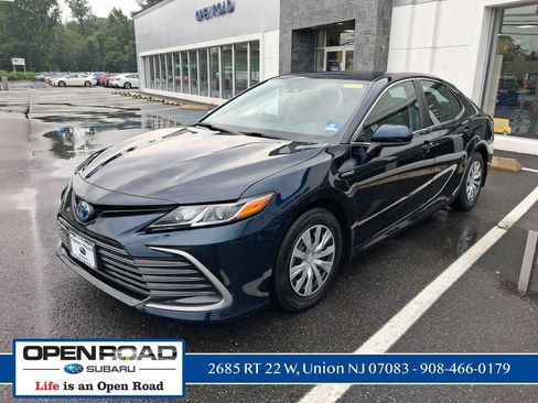 Used 2021 Toyota Camry LE FWD image 3