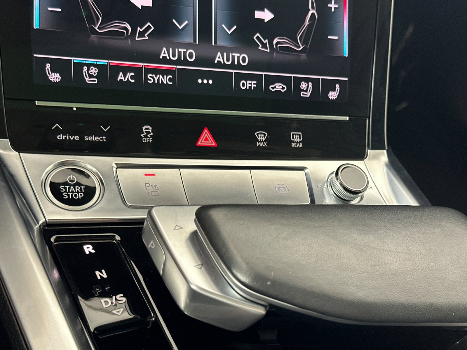 Used 2024 Audi Q8 e-tron Premium Plus w/ Premium Plus Package AWD/4WD image 20
