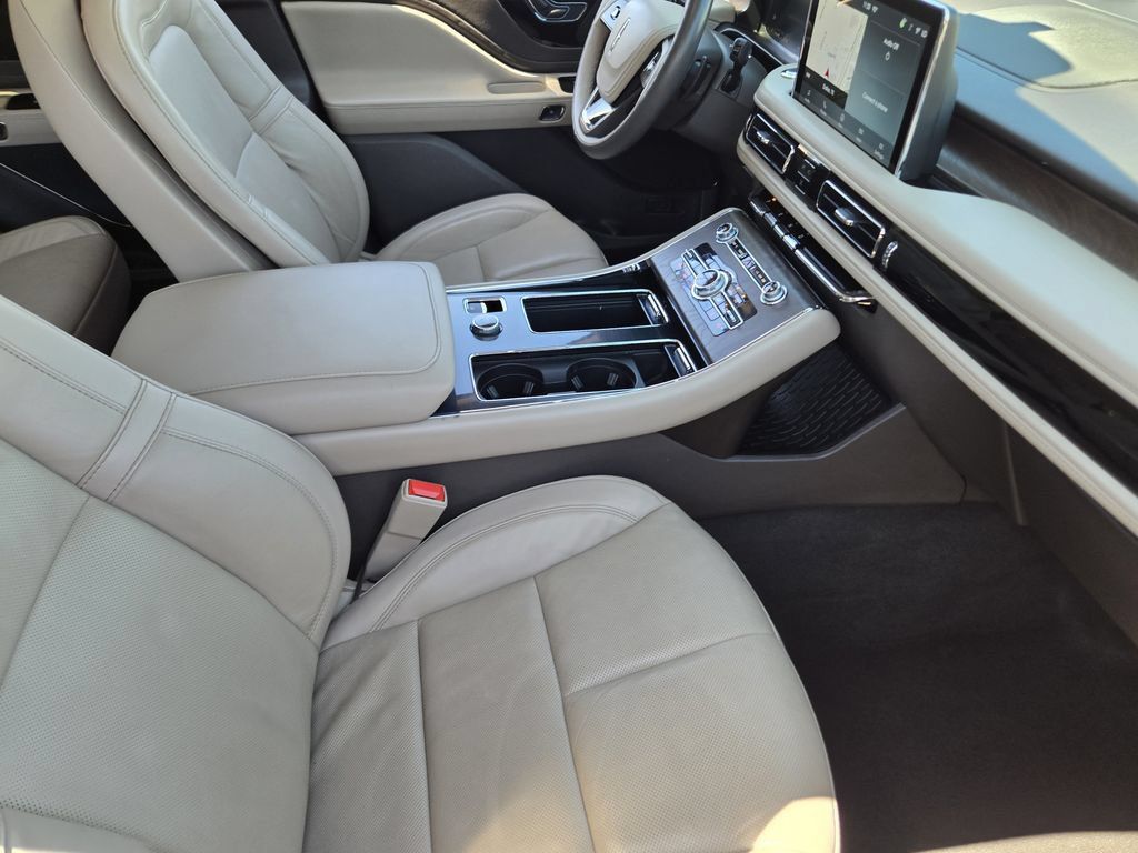 Used 2024 Lincoln Aviator Reserve w/ Equipment Group 201A RWD image 18