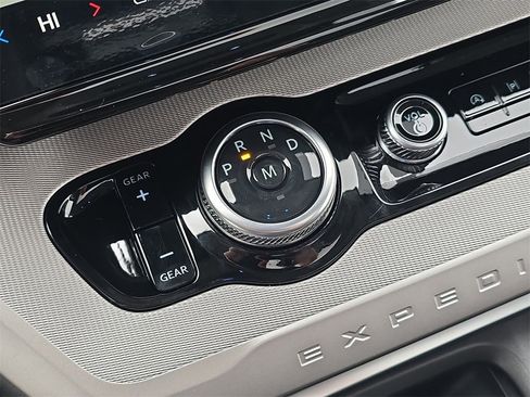 New 2025 Ford Expedition Active image 24