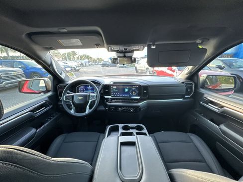 Used 2024 Chevrolet Silverado 1500 LT w/ Z71 Off-Road Package image 18