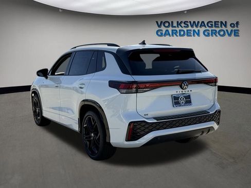 New 2026 Volkswagen Tiguan SE R-Line FWD image 5