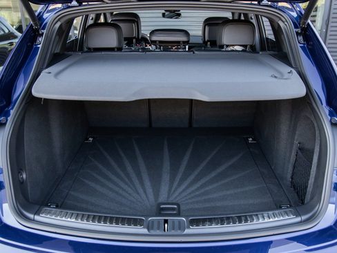 Certified 2026 Porsche Macan image 40