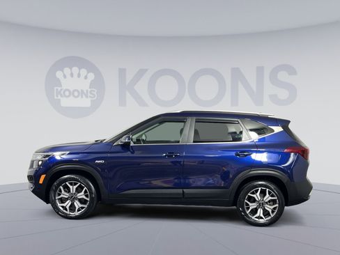 Used 2023 Kia Seltos EX image 2
