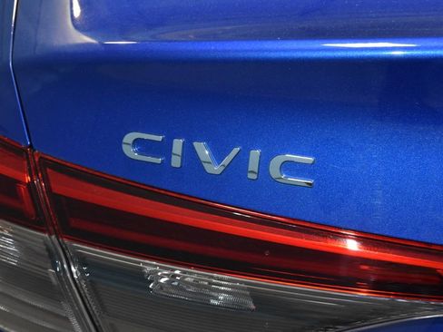 Used 2023 Honda Civic Sport image 32