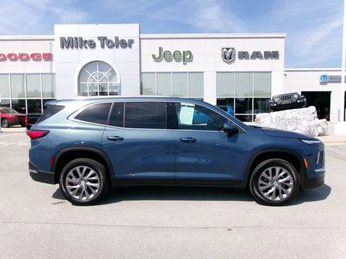 Used 2025 Buick Enclave Preferred w/ Power Package image 5
