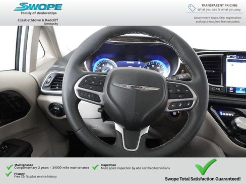 Used 2024 Chrysler Pacifica Limited FWD image 16