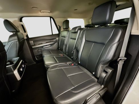 Used 2024 Ford Expedition XLT image 29