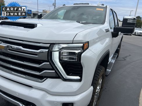 Used 2024 Chevrolet Silverado 2500 High Country w/ Technology Package AWD/4WD image 6