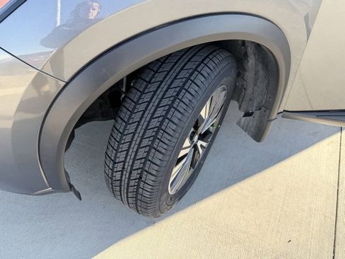 Used 2021 Nissan Rogue SV w/ Premium Package image 35