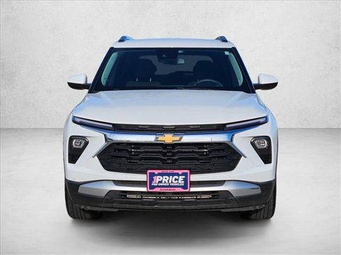 Used 2025 Chevrolet TrailBlazer LT image 2