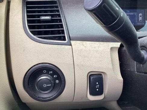 Used 2018 Ford Taurus SE image 28