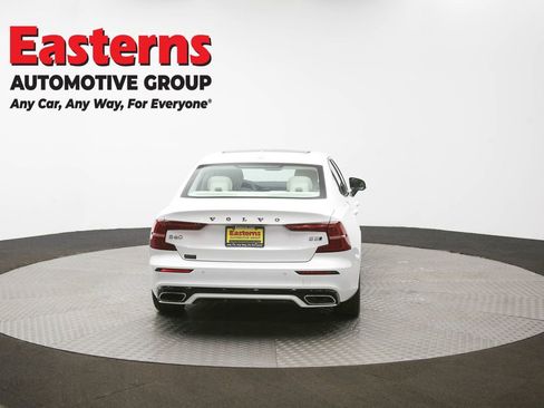 Used 2022 Volvo S60 B5 Momentum image 37