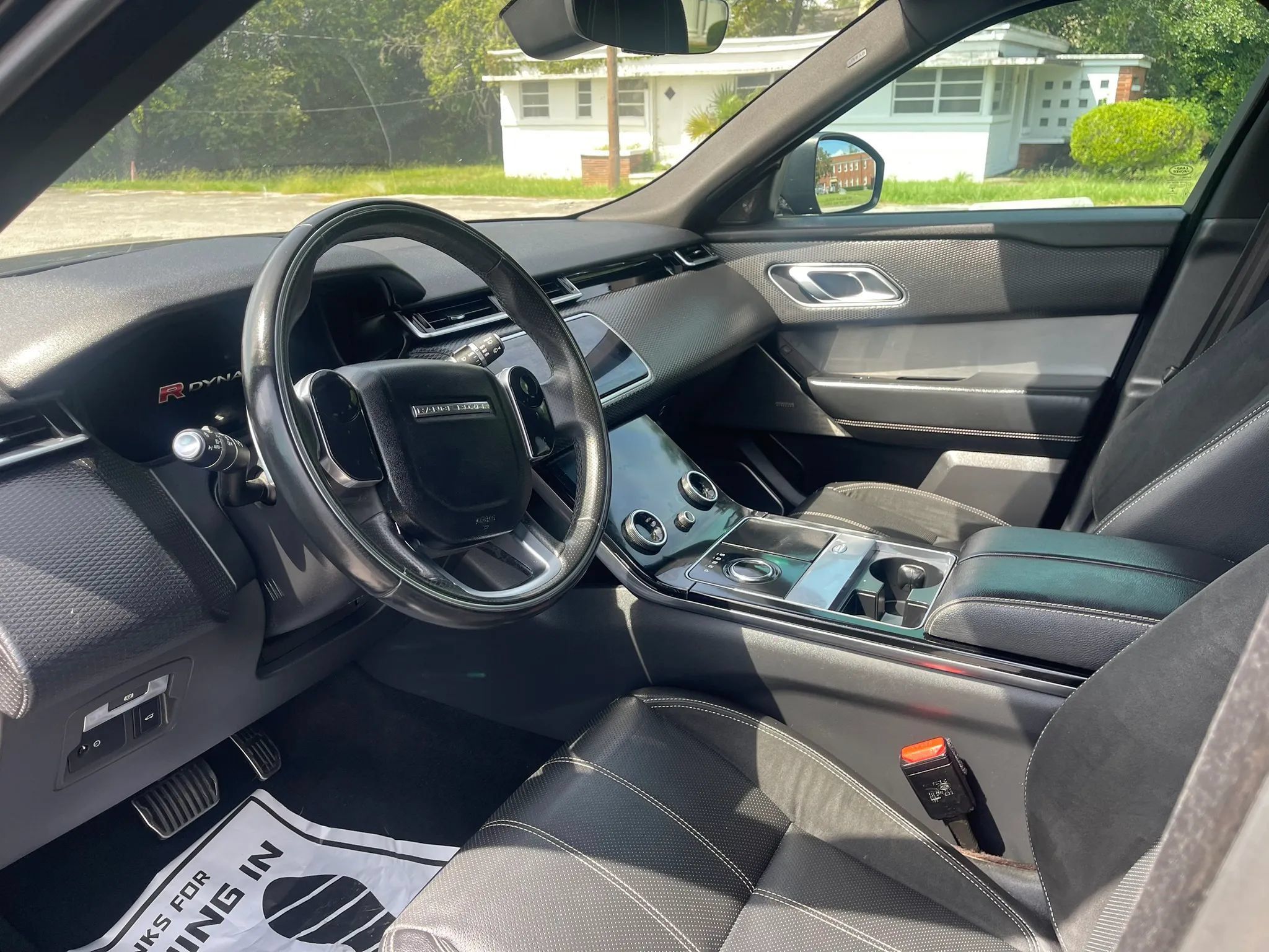 Used 2018 Land Rover Range Rover Velar R-Dynamic SE AWD/4WD image 7