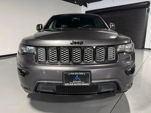 Used 2018 Jeep Grand Cherokee Altitude AWD/4WD image 2