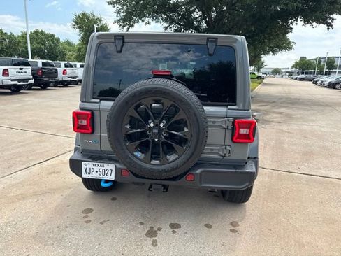 Used 2023 Jeep Wrangler Unlimited Sahara w/ Cold Weather Group AWD/4WD image 7