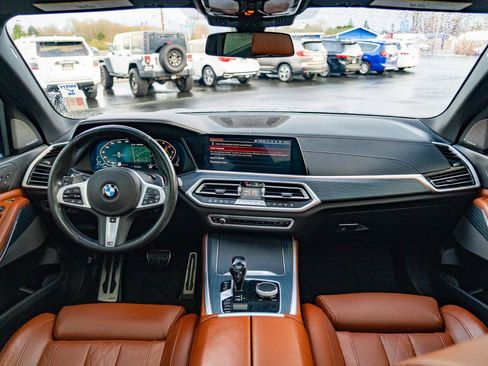 Used 2021 BMW X5 M50i image 19