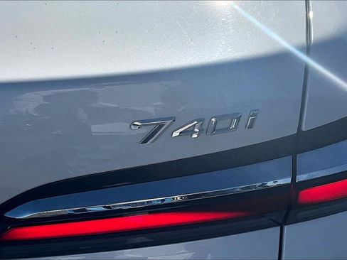 Used 2023 BMW 740i image 24