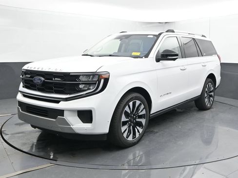 Used 2025 Ford Expedition Platinum w/ Driver's Package AWD/4WD image 8
