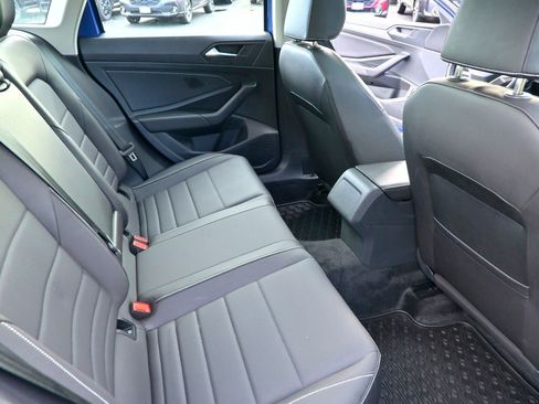 Used 2024 Volkswagen Jetta SE w/ Panoramic Sunroof Package image 19