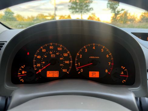 Used 2004 INFINITI G35 2dr Cpe Auto w/ Premium Pkg image 22