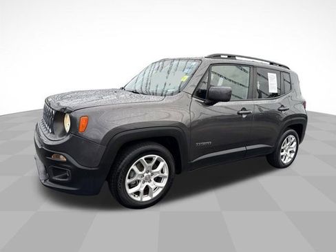 Used 2018 Jeep Renegade Latitude FWD image 1