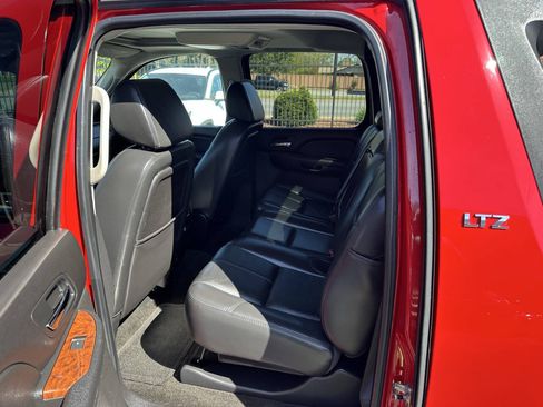 Used 2008 Chevrolet Avalanche LTZ w/ LTZ Preferred Equipment Group RWD image 12