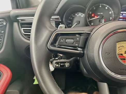 Certified 2025 Porsche Macan AWD/4WD image 13