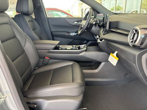 New 2026 Chevrolet Equinox LT w/ Convenience Package II FWD image 19