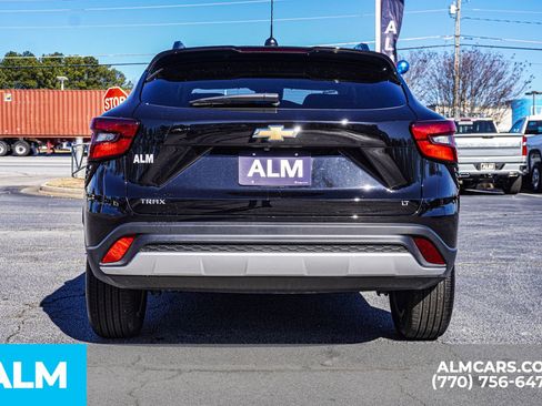 Used 2025 Chevrolet Trax LT w/ LT Convenience Package image 13