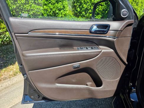 Used 2019 Jeep Grand Cherokee Overland RWD image 10
