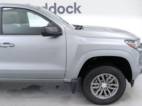 Used 2023 Chevrolet Colorado LT w/ LT Convenience Package II image 11