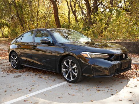 Certified 2025 Honda Civic Sport Touring image 2