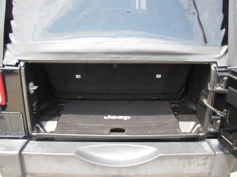 Used 2015 Jeep Wrangler Sport image 6