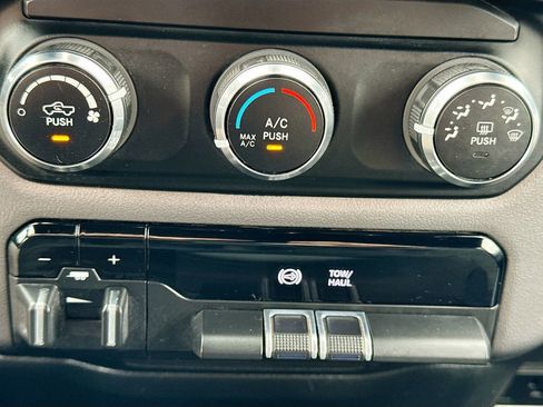 Used 2022 RAM 2500 Big Horn w/ Cold Weather Group image 18