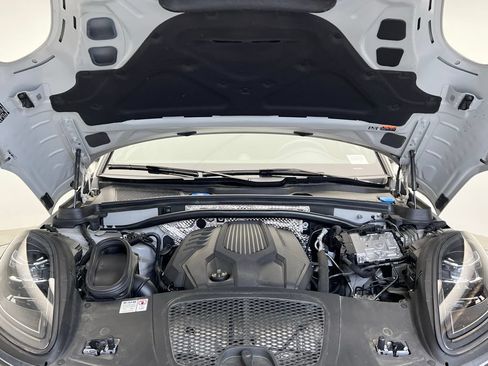 Used 2024 Porsche Macan AWD/4WD image 26