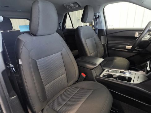 Used 2023 Ford Explorer XLT AWD/4WD image 27