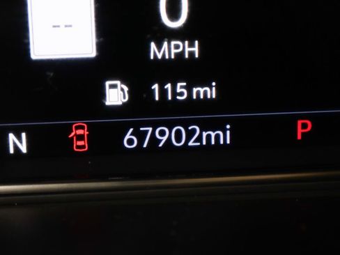 Used 2021 GMC Yukon XL SLT w/ SLT Premium Package image 26