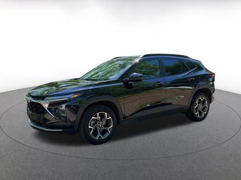 Used 2025 Chevrolet Trax LT image 8