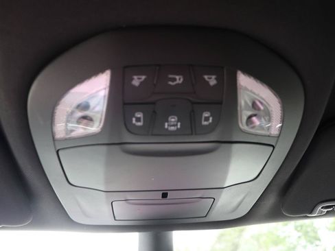 Used 2025 Chrysler Pacifica Select FWD image 43