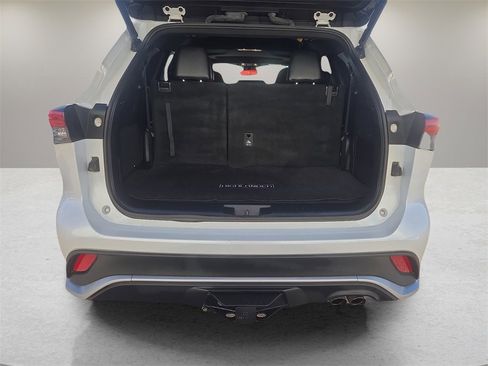 Certified 2022 Toyota Highlander XSE image 13