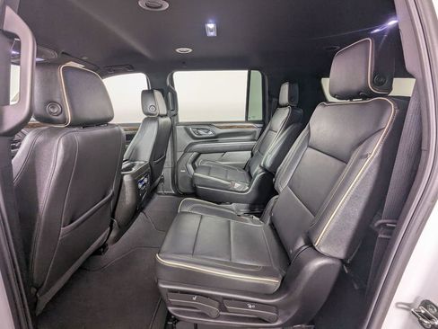 Used 2023 Chevrolet Suburban Premier image 10