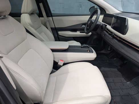 Used 2023 Nissan Ariya AWD image 8