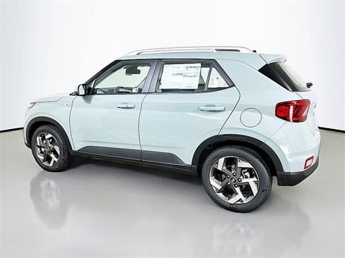 Certified 2025 Hyundai Venue SEL image 5