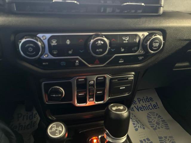 Certified 2024 Jeep Wrangler Unlimited w/ Convenience Group AWD/4WD image 51