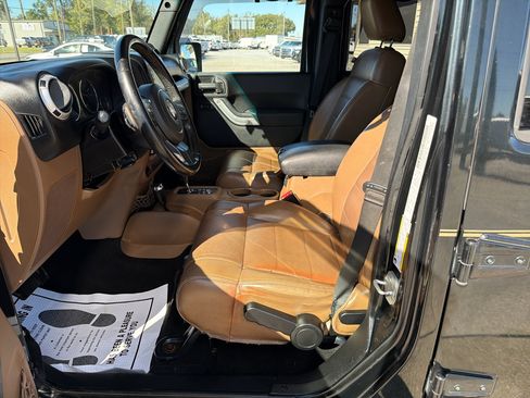 Used 2012 Jeep Wrangler Unlimited Sahara w/ Connectivity Group image 14