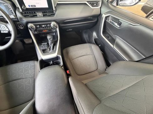 Used 2025 Toyota RAV4 XLE AWD/4WD image 12